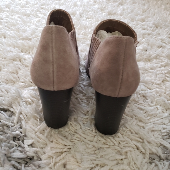 White Mountain Gray Suede Heeled Booties - Picture 7 of 9